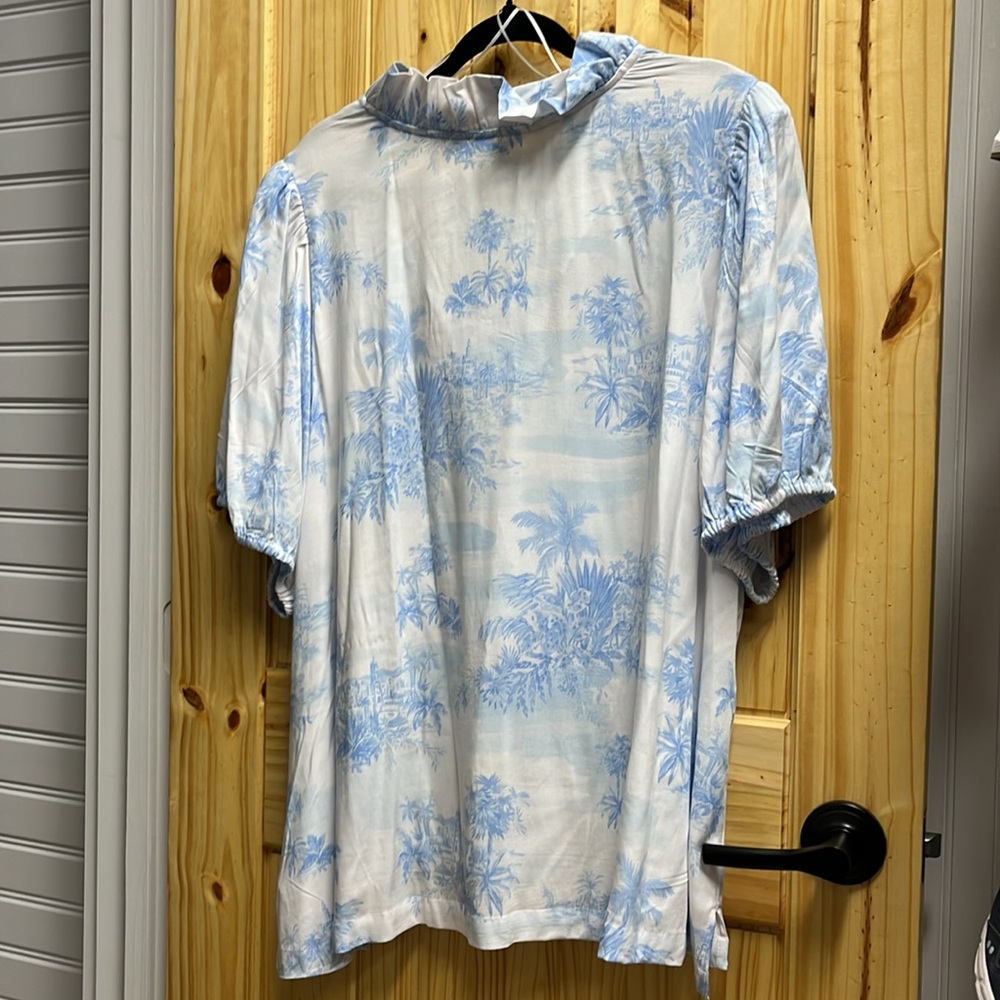 Blue and White Tropical Vibes - Picture 4 of 4